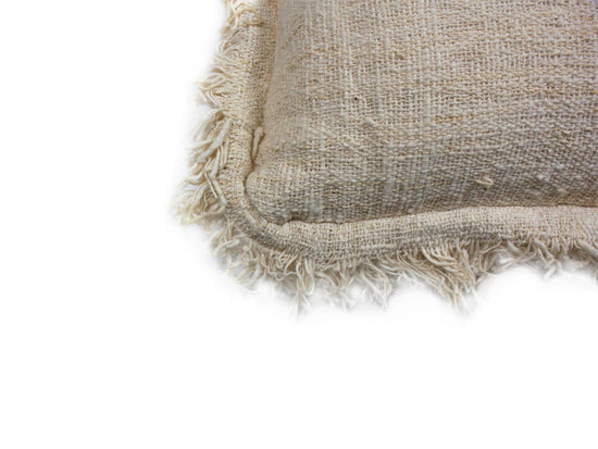 Cojin Natural Con Fleco En Los Lados 66X36