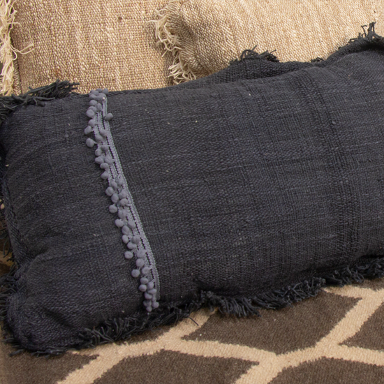 Cojín Negro Carbón 65X36 Con Cordón En Los Lados