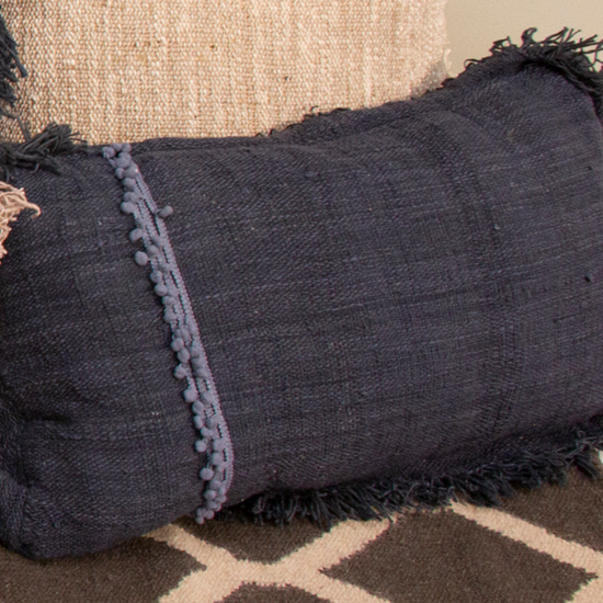 Cojín Negro Carbón 65X36 Con Cordón En Los Lados