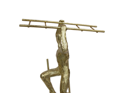 Escultura Hombre En Escalera Acabado Oro